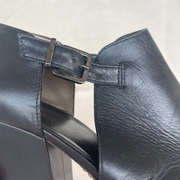 Robert Clergerie Paris Black Leather Heeled Bootie - Picture 5 of 8